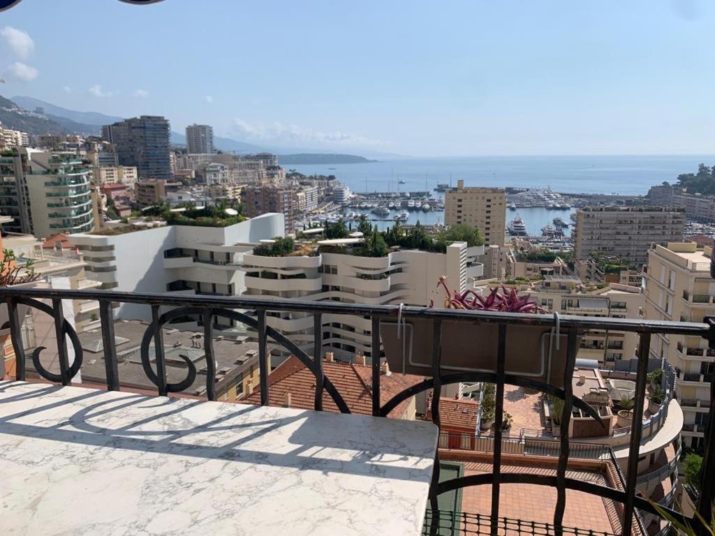 Plein Coeur De Monaco, A 300 Metres A Pied Du Port De Monaco, 4 Pieces Dans Des Escaliers Vue Mer Exceptionnelle מראה חיצוני תמונה